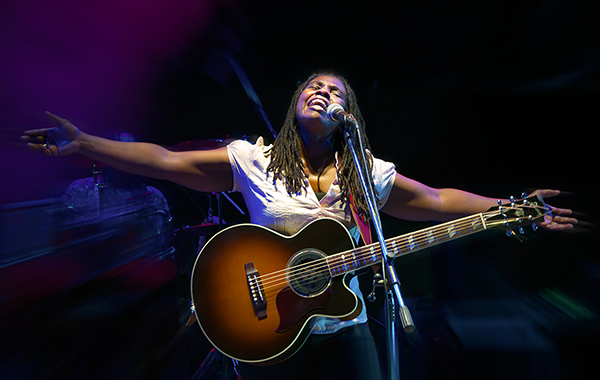 Ruthie Foster // Solo